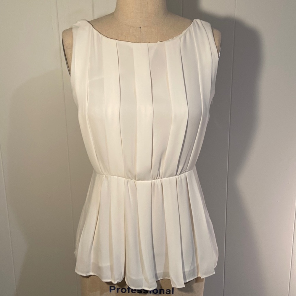 Banana Republic white sleeveless pleated blouse